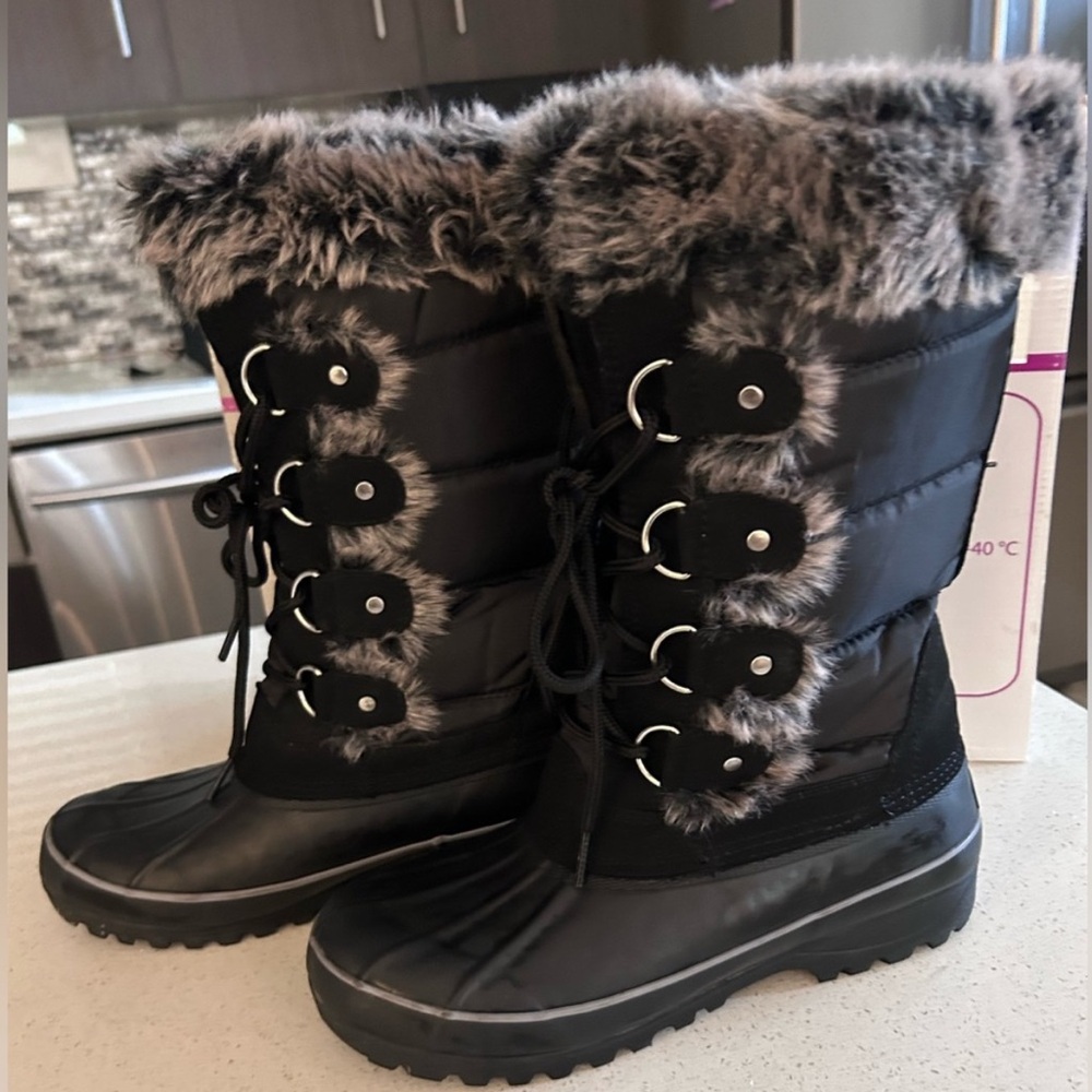 Women's Black Winter Boots with Faux Fur Trim